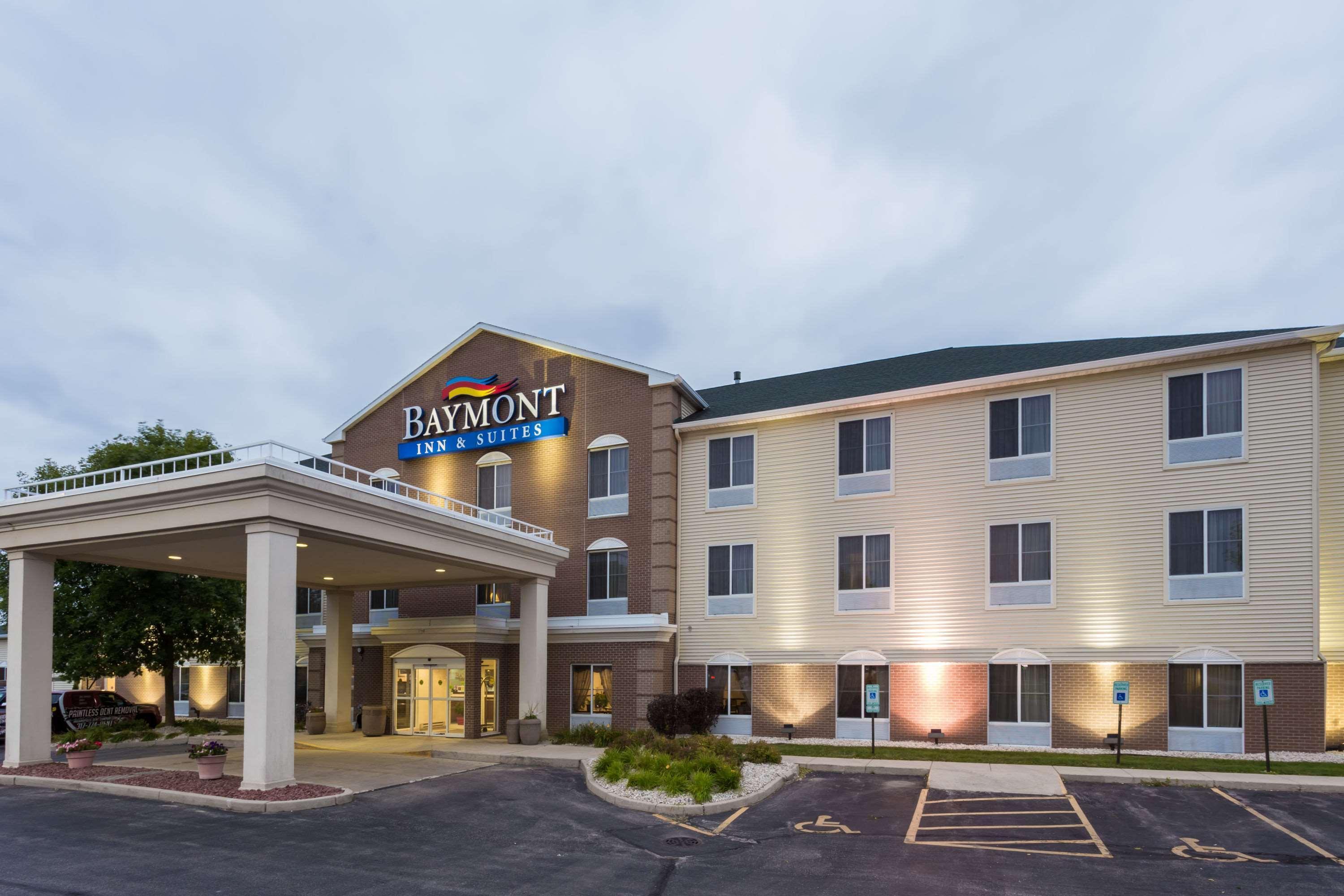 Baymont By Wyndham Waterford/Burlington Wi Hotel Exterior photo