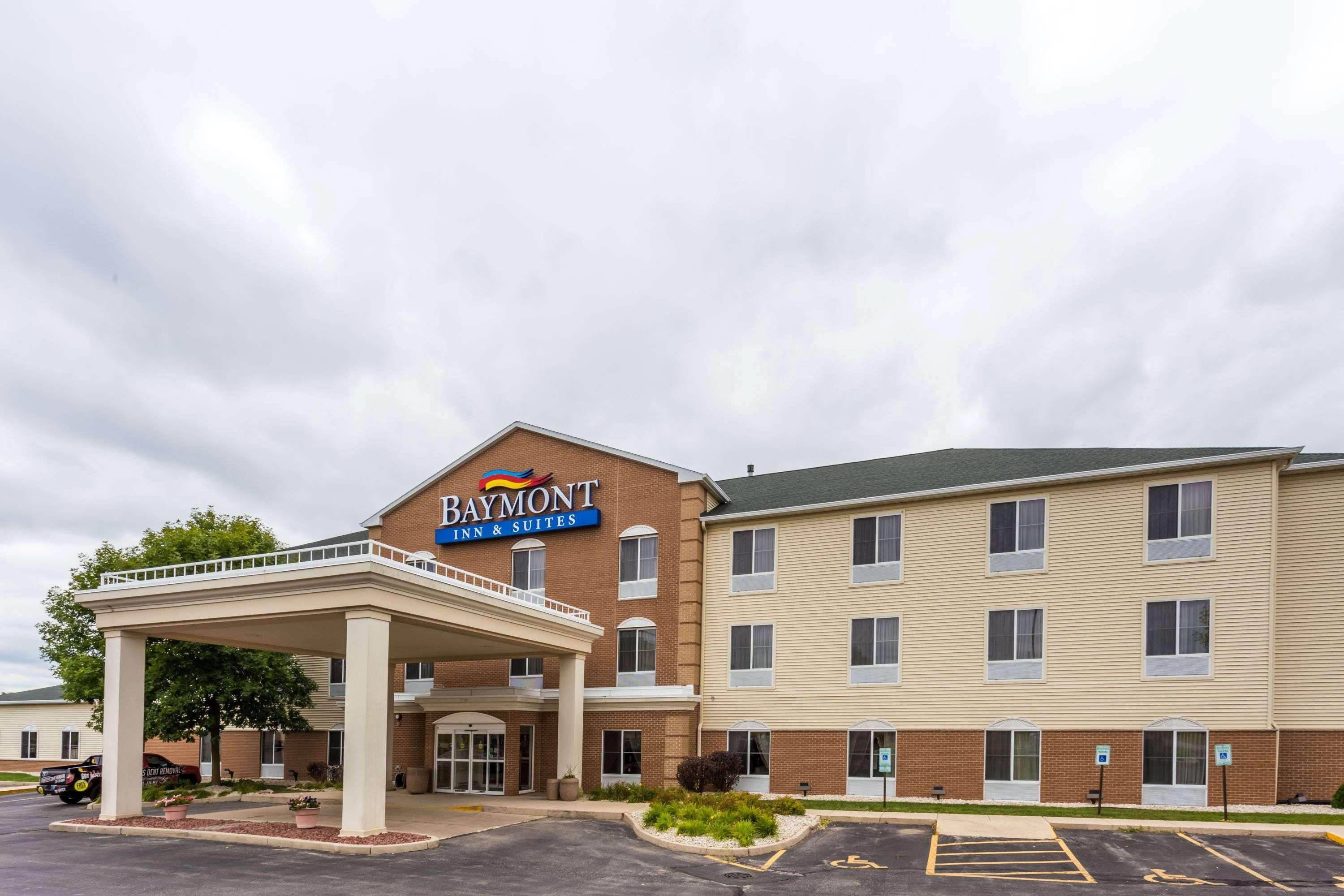 Baymont By Wyndham Waterford/Burlington Wi Hotel Exterior photo